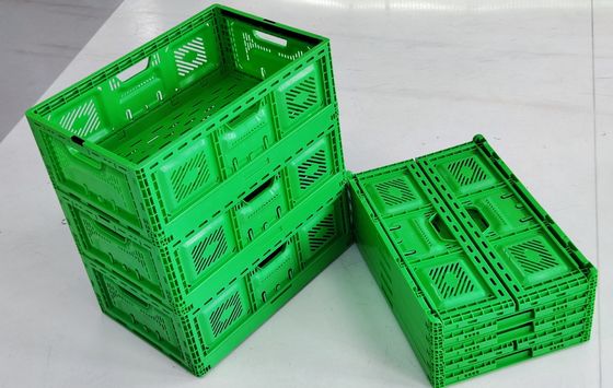 kopen Aanpasbare positie Handvatten Op maat gemaakte plastic kratten Opvouwbaar ontwerp met geventileerde of stevige zijkanten voor veilig transport online vervaardiging